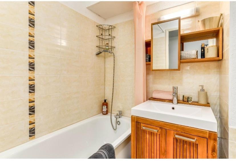Studio Les Regates Avec Loggia Et Parking Gratuit Plage Du Grazel Gruissan Dış mekan fotoğraf